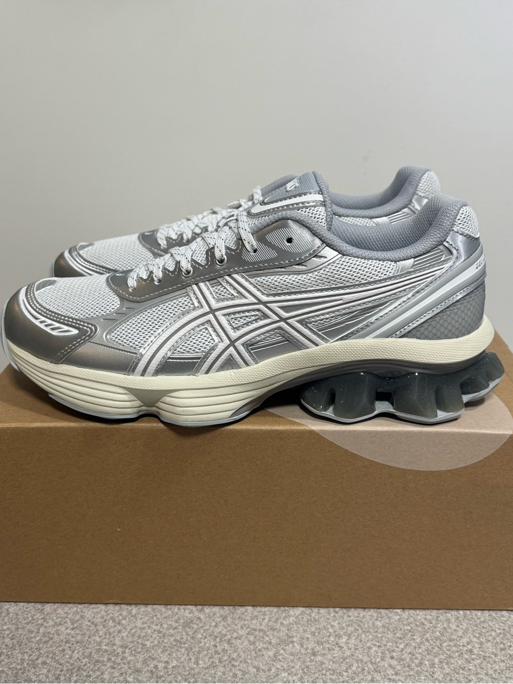ASICS Gel-Kinetic Fluent White Size 8 Men NEW 1203A591-101